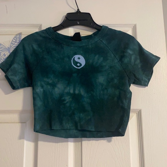 PacSun Tops - Pacsun Yin-Yang Crop Top in Women’s